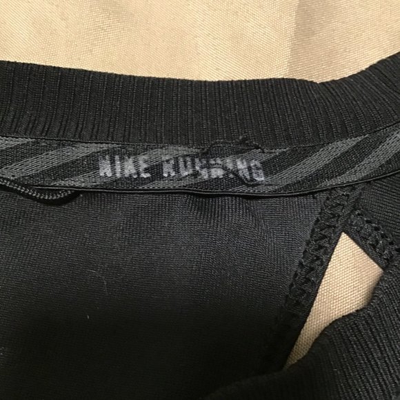 Nike Dri-Fit Running top - Picture 9 of 12